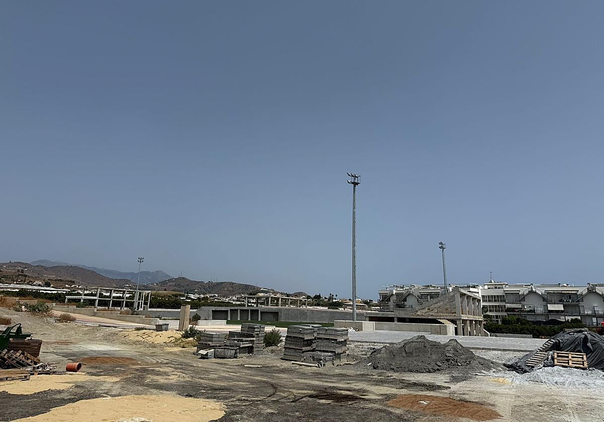 Imagen del estado en el que se encuentra el nuevo recinto deportivo situado en la zona de Santa Rosa-Los Llanos en Torrox-Costa.