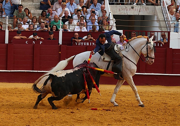 Martín Ferrer, ante el primero de su lote.