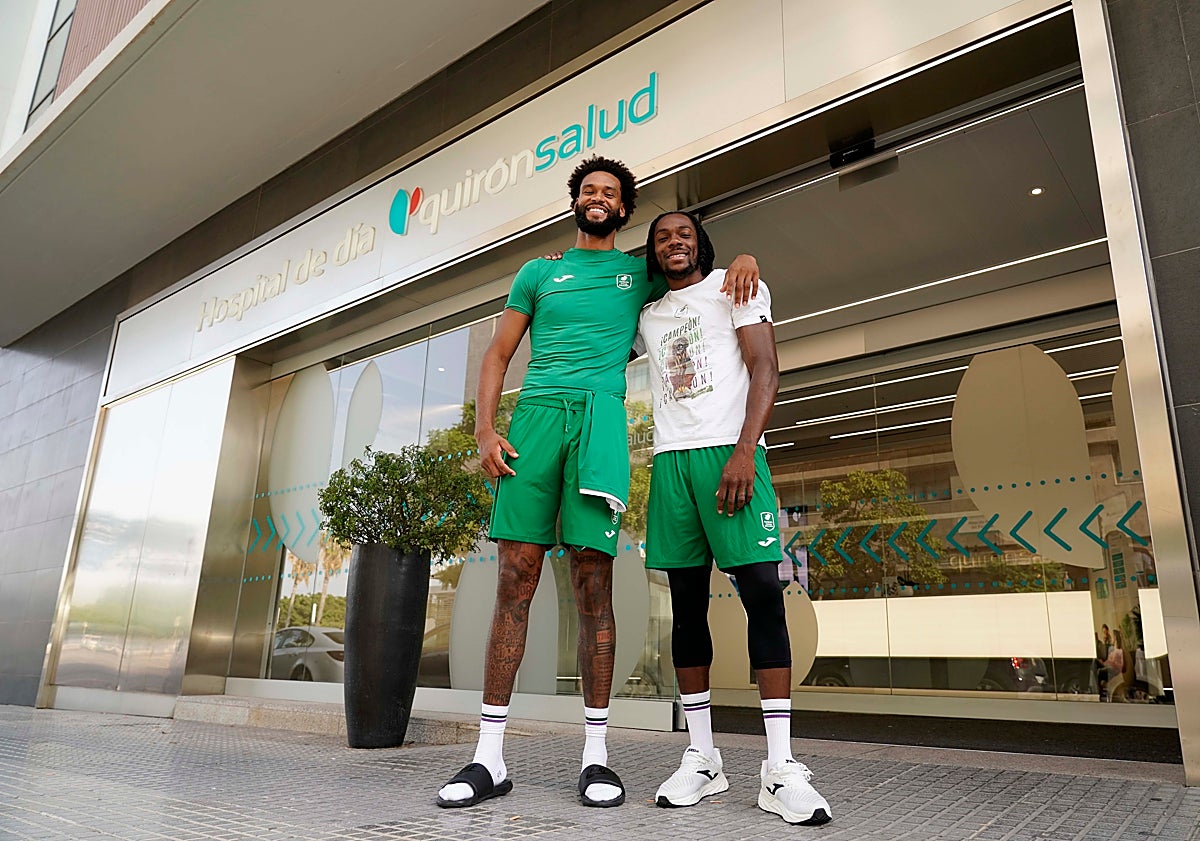 Imagen principal - Los primeros cajistas ya han pasado el reconocimiento médico