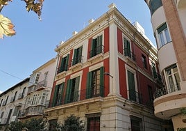 Fachada del palacio de Crópani