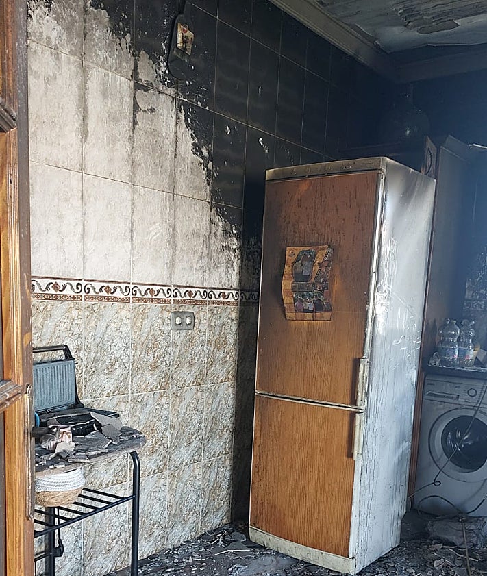 Imagen secundaria 2 - Tres imágenes de cómo ha quedado la vivienda rural de la familia de Benajarafe.