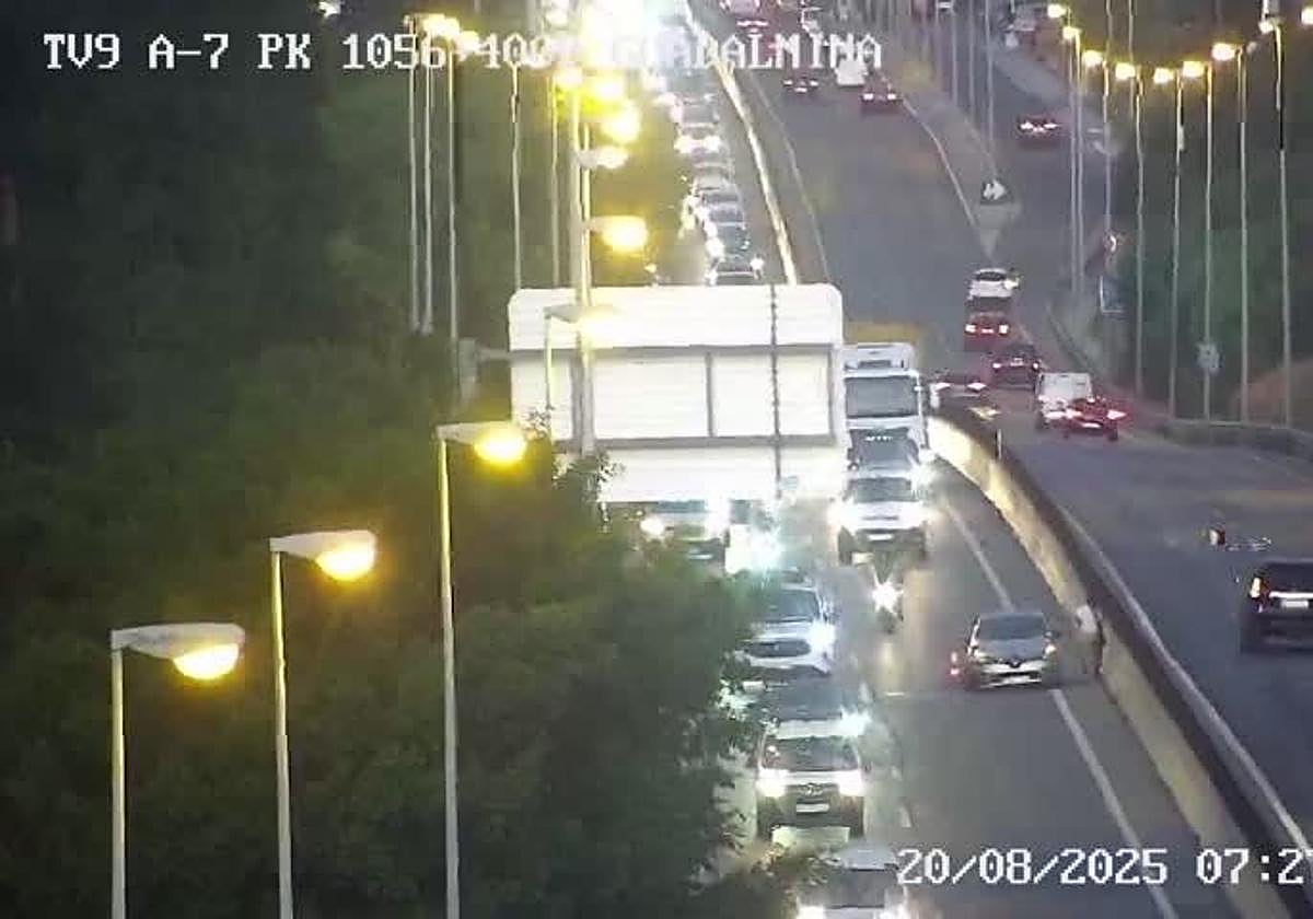 Imagen de las retenciones registradas en la zona afectada por el accidente.