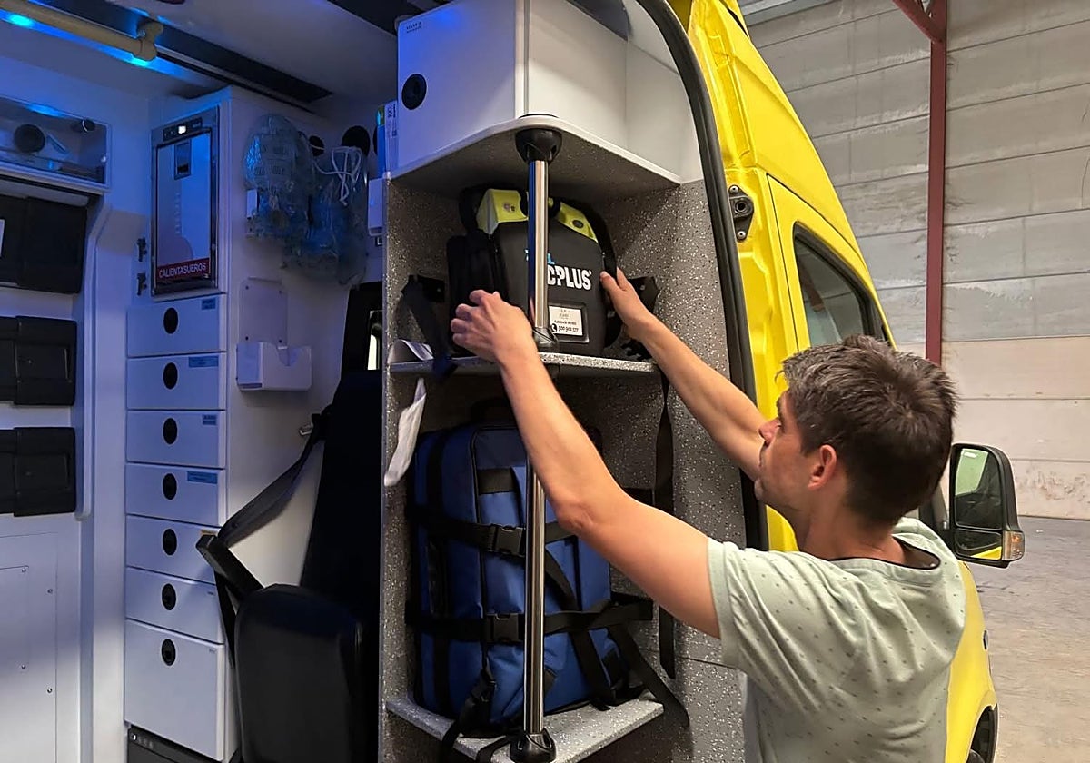 Control de los desfibriladores de la Oficina de Salud de Manilva.