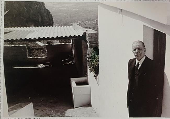 Manuel Cortés Quero, el topo de Mijas. 100 años de noticias. málaga 1900-2000