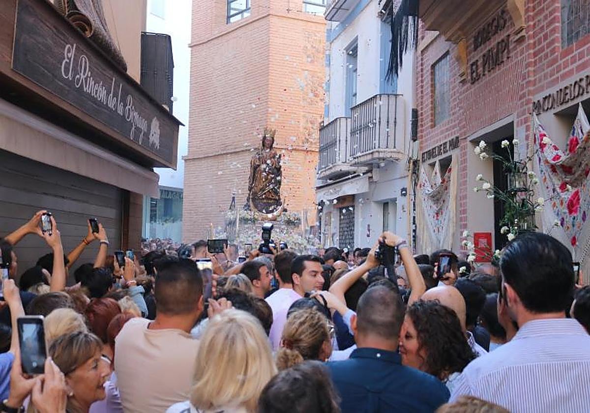 Imagen de archivo de la Virgen de la Victoria en salida procesional.