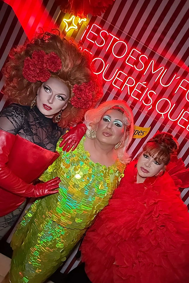 Le Cocó, ganadora de 'Drag Race España'; Xenon Spain, artista drag, y Yurena, invitada especial de la caseta Reinas.