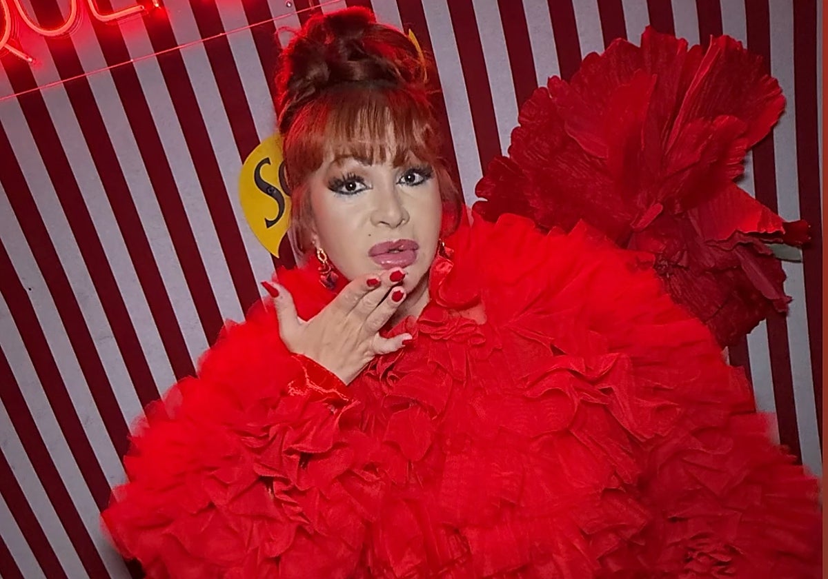 Yurena revoluciona la caseta Reinas con su actuación.