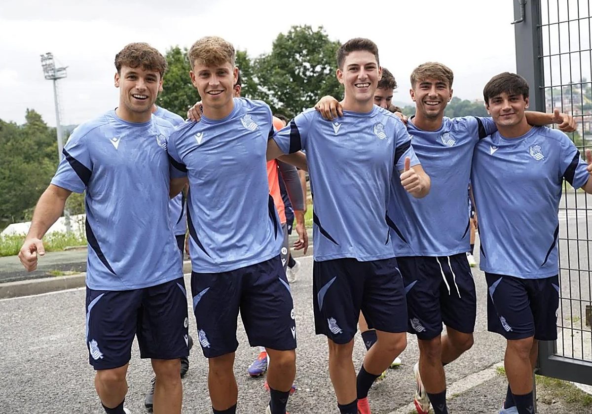 Varios jugadores de la Real Sociedad B, en Zubieta.