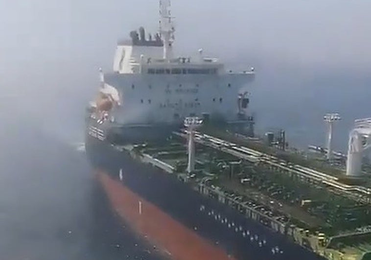 Imagen del buque mercante que avistó al naúfrago este pasado viernes frente a las costas de Caleta de Vélez.