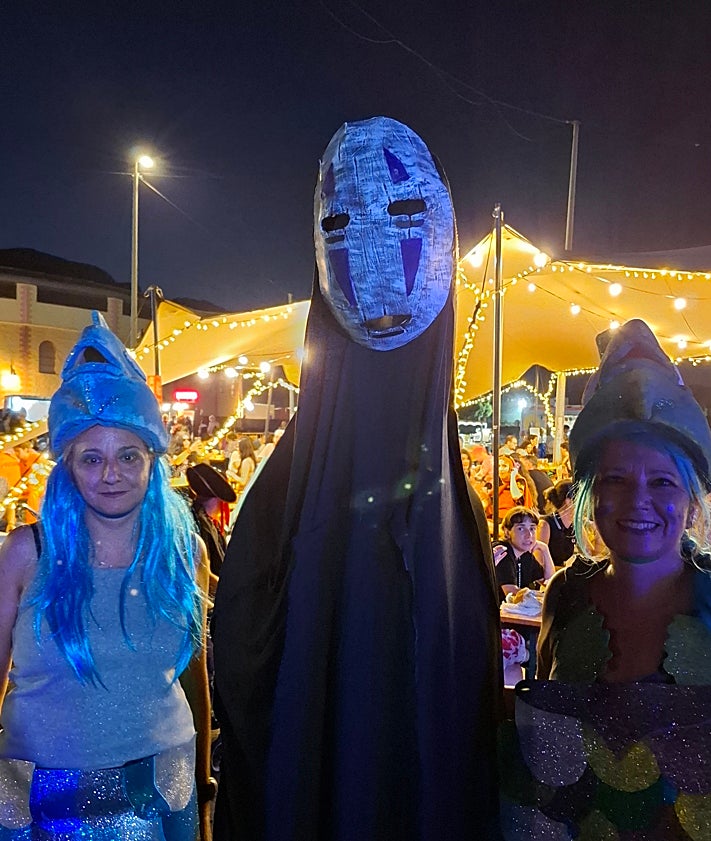 Imagen secundaria 2 - Canela Party: noche de guitarrazos y máscaras en Torremolinos