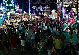 Investigan una posible intoxicación alimentaria en un puesto de patatas asadas del Real de la Feria de Málaga