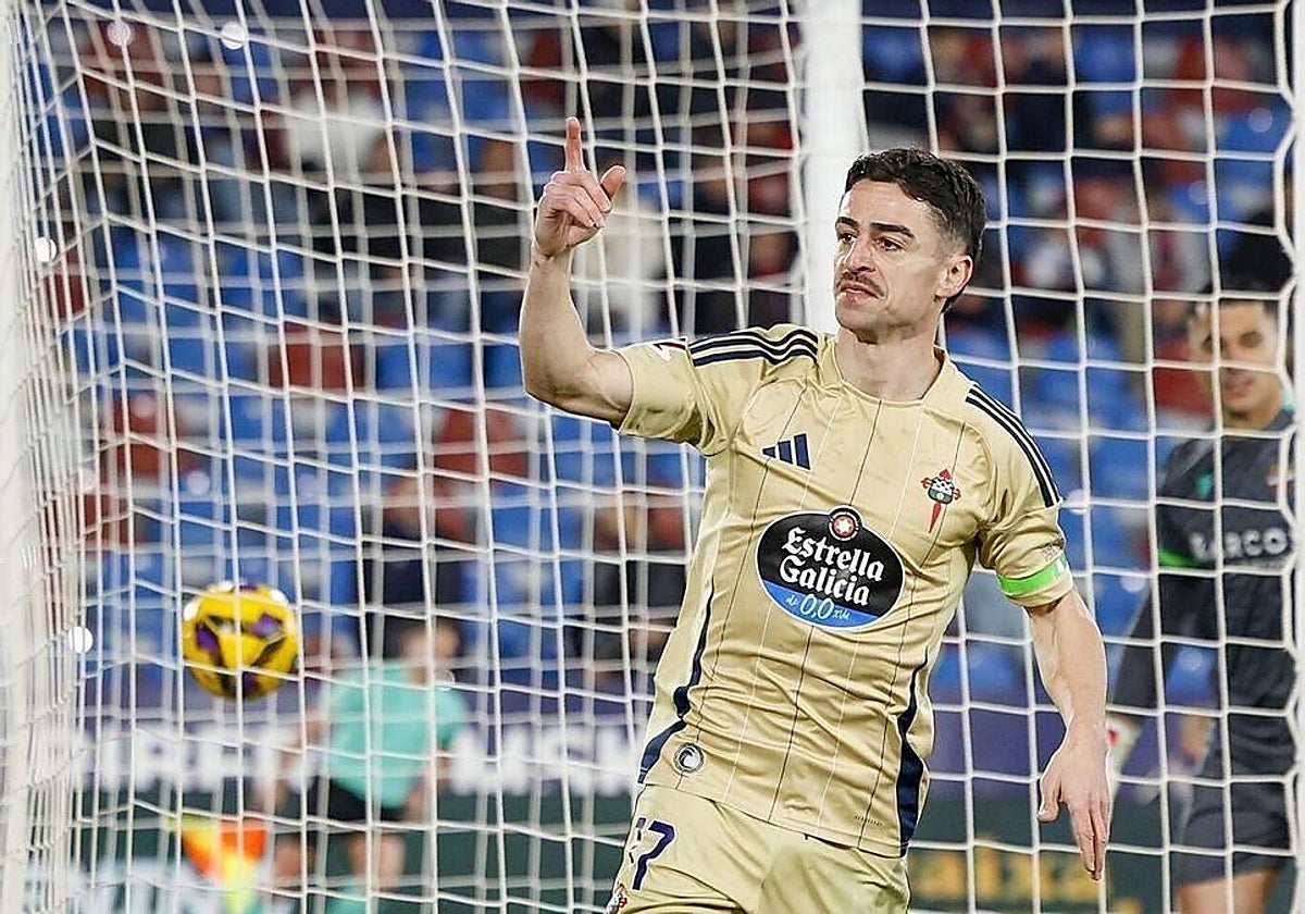 Dorrio celebra un gol con el Ferrol.