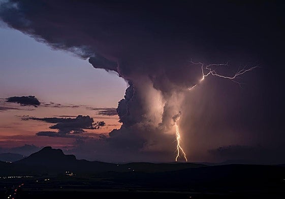 Foto del segundo tornado, realizada desde Campillos.