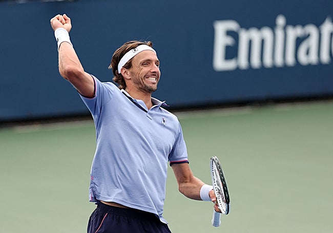 Arthur Rinderknech celebra la victoria.