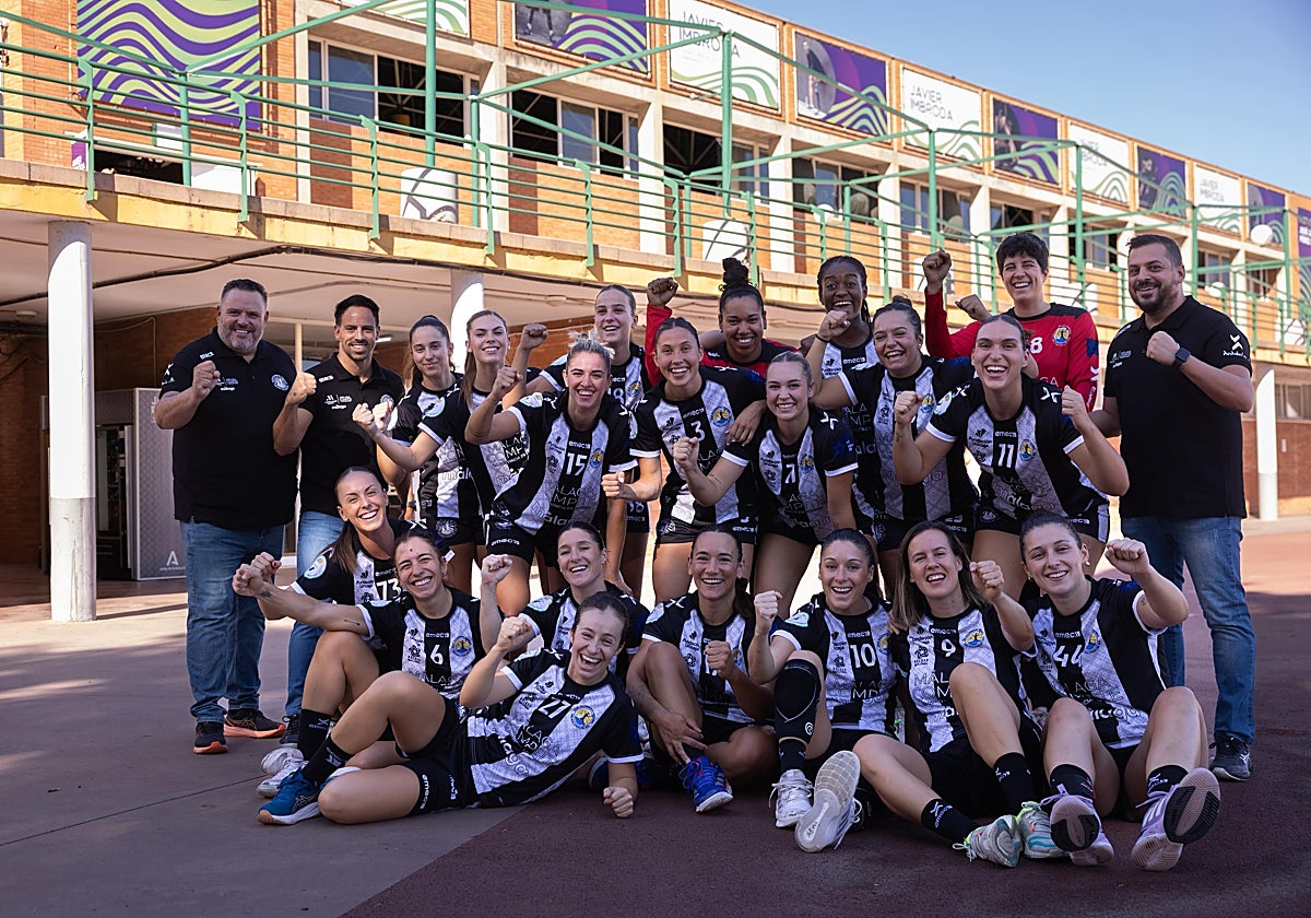La plantilla, posando este jueves para SUR en su feudo, el Pérez Canca.