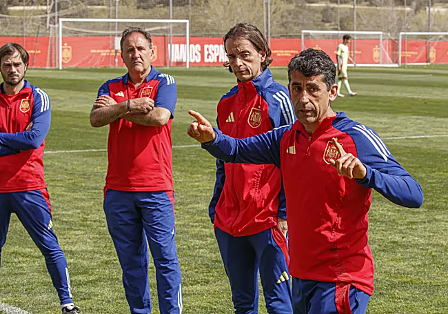 El seleccionador nacional sub-20, el exjugador del Sevilla Paco Gallardo.