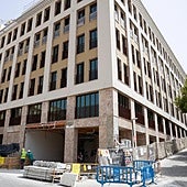 Vista del edificio del hotel ME Málaga, que ya luce sin andamios.