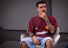 Joaquín, pensativo.