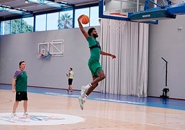 Andrija Gavrilovic observa atentamente un mate de James Webb.