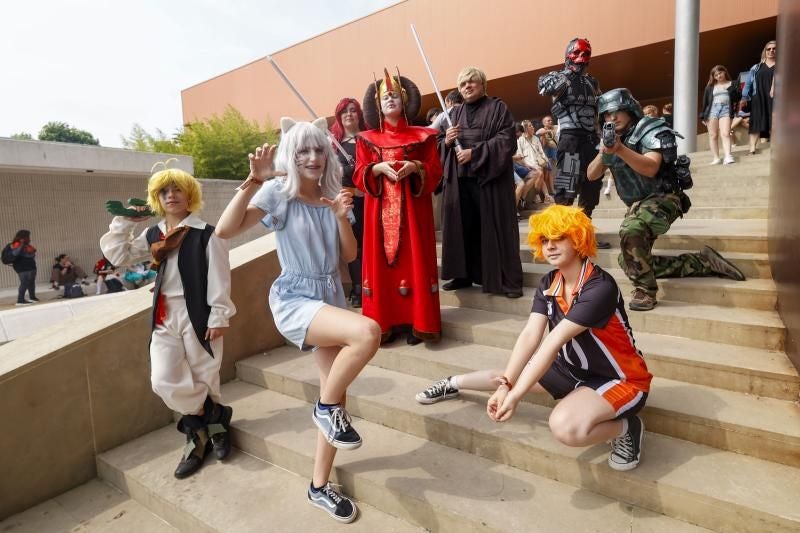 Imagen de archivo de varios cosplayers