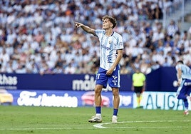 Adrián Niño, con el Málaga ante el Eibar.