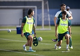 Jauregi e Izan Merino, en un entrenamiento de esta semana.