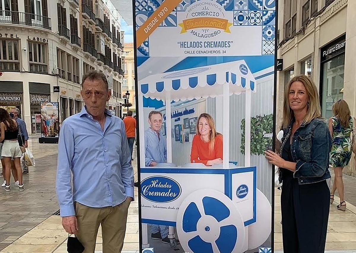 Imagen secundaria 1 - Miguel Ángel Martinez González (derecha), con Sergio Corral y Francisco Tinahones, durante la conferencia que dio en el ciclo 'Ciencia y Salud'. Juan Luis Cremades con su hermana Paloma. Juan Manuel Pozo