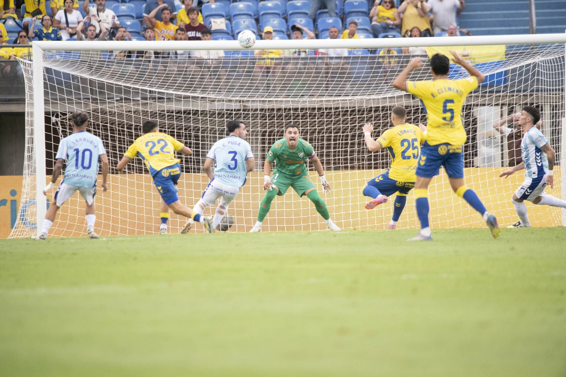 El partido Las Palmas- Málaga, en imágenes