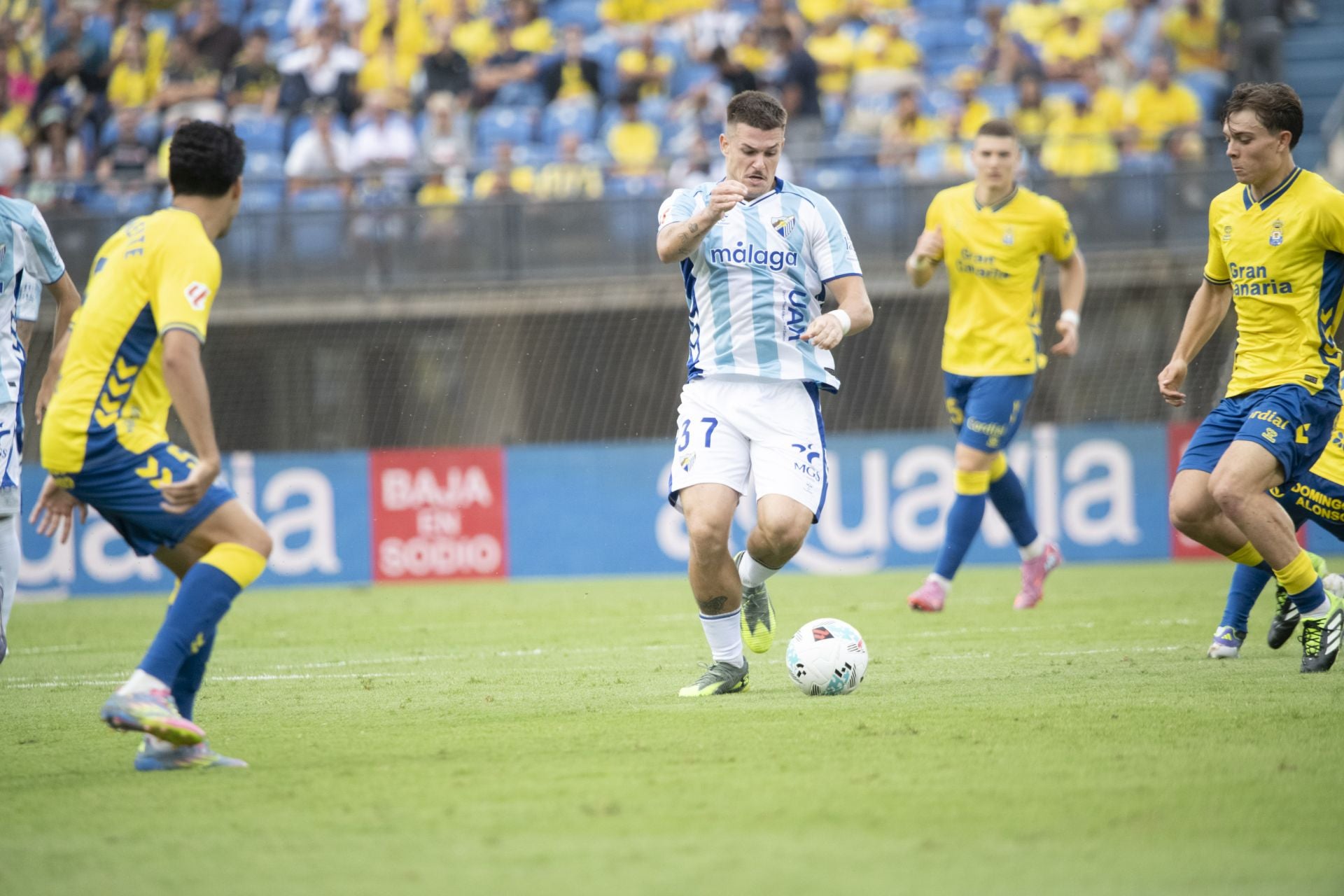 El partido Las Palmas- Málaga, en imágenes