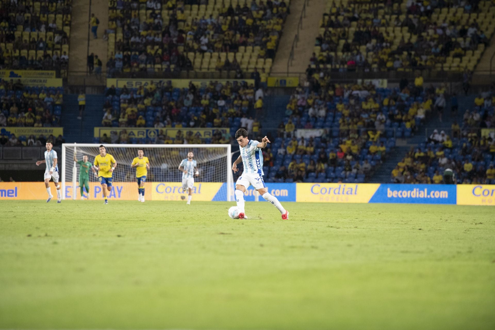 El partido Las Palmas- Málaga, en imágenes