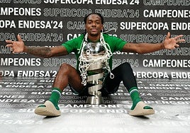 Perry, con el título de supercampeón conquistado el pasado año.