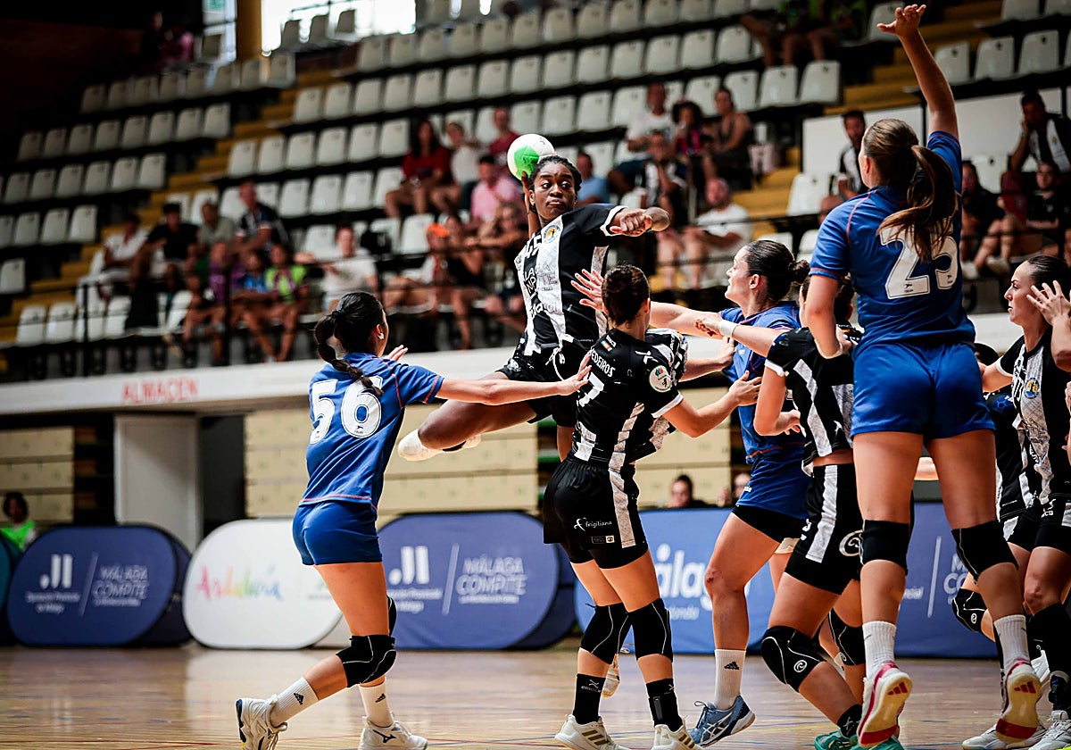 Clabel, uno de los fichajes, en un partido de pretemporada.