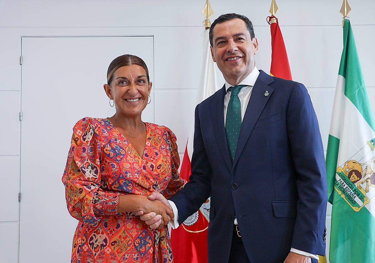 El presidente andaluz, Juanma Moreno, hoy con su homóloga de Cantabria, María José Sáenz de Buruaga.