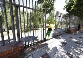 El Parque Huelin, cerrado ya este mediodía.