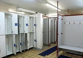 Un trabajador sufre un ictus mientras se cambiaba en el vestuario de la empresa y un tribunal rechaza que sea accidente laboral