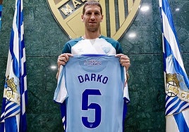 El medio entro Darko Brasanac, con la camiseta blanquiazul.