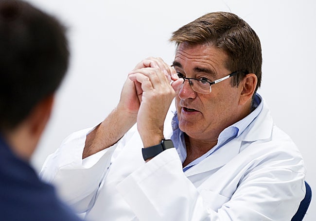 Otra instantánea del doctor Arenas Ros.