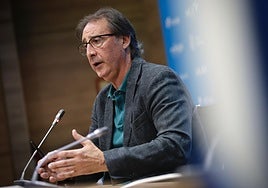 Loren Juarros, durante su comparecencia en La Rosaleda.