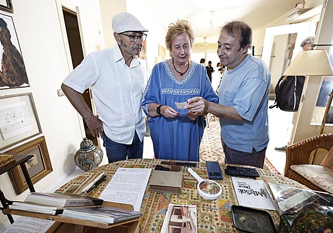 Manolo Bellido, Remi Fernández Campoy y Sigfrid Monleón, durante el rodaje de 'Nietos de Torremolinos'.