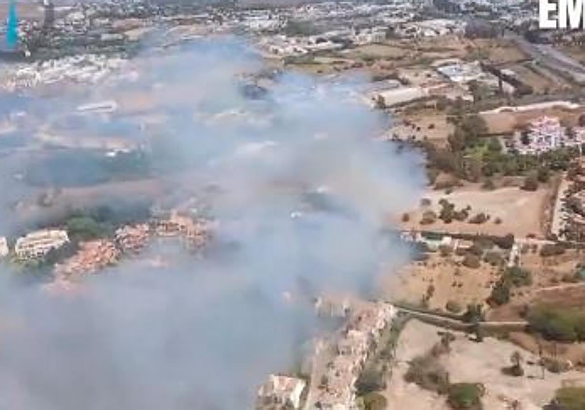 Estabilizado el incendio del término municipal de Estepona que ha obligado al desalojo de vecinos