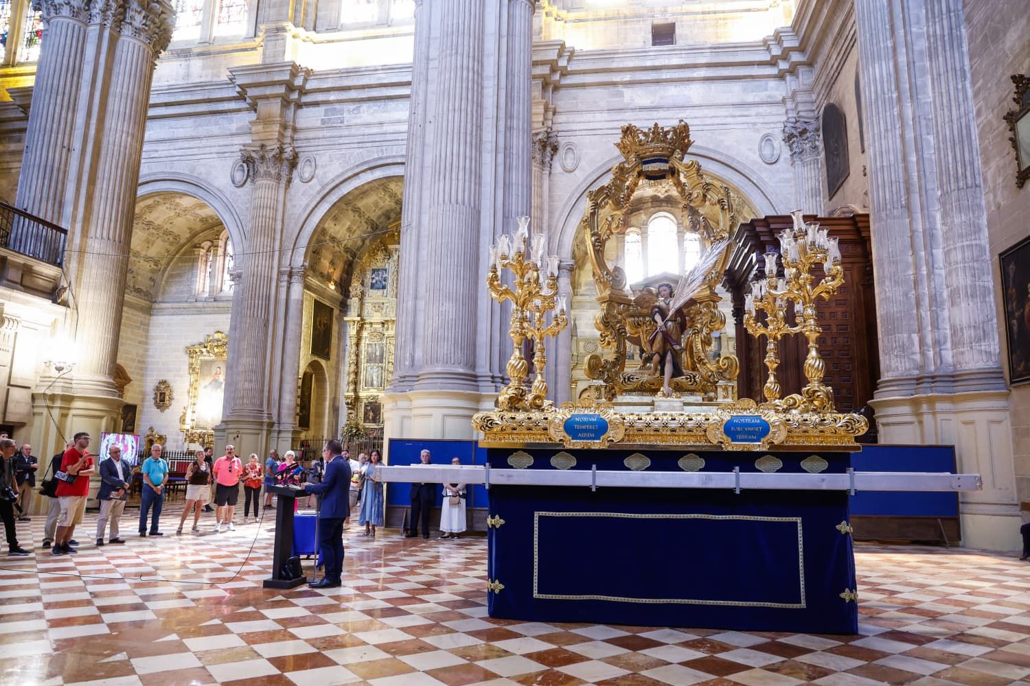 El nuevo trono procesional para la Virgen de la Victoria, en imágenes