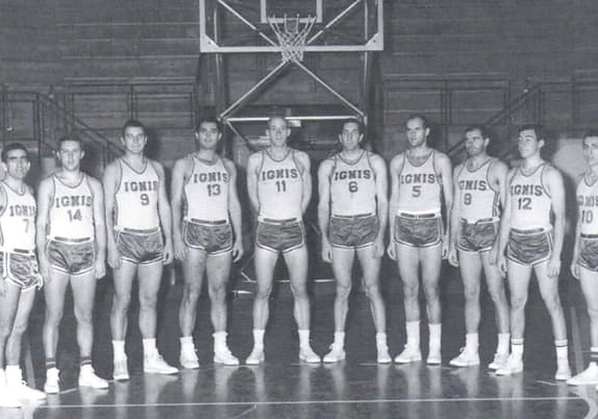 Plantilla del Ignis Varese que ganó la primera edición oficial de la Copa Intercontinental en 1966.