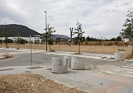 Aspecto de los terrenos de la zona de El Cuartón, en el centro de Churriana, que se encuentran a medio urbanizar.