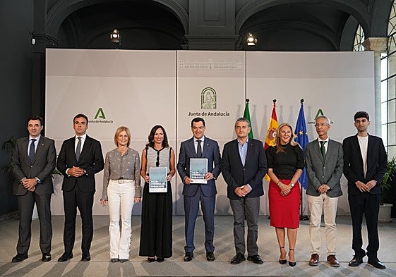Foto de familia de la presentación del proyecto de ley.