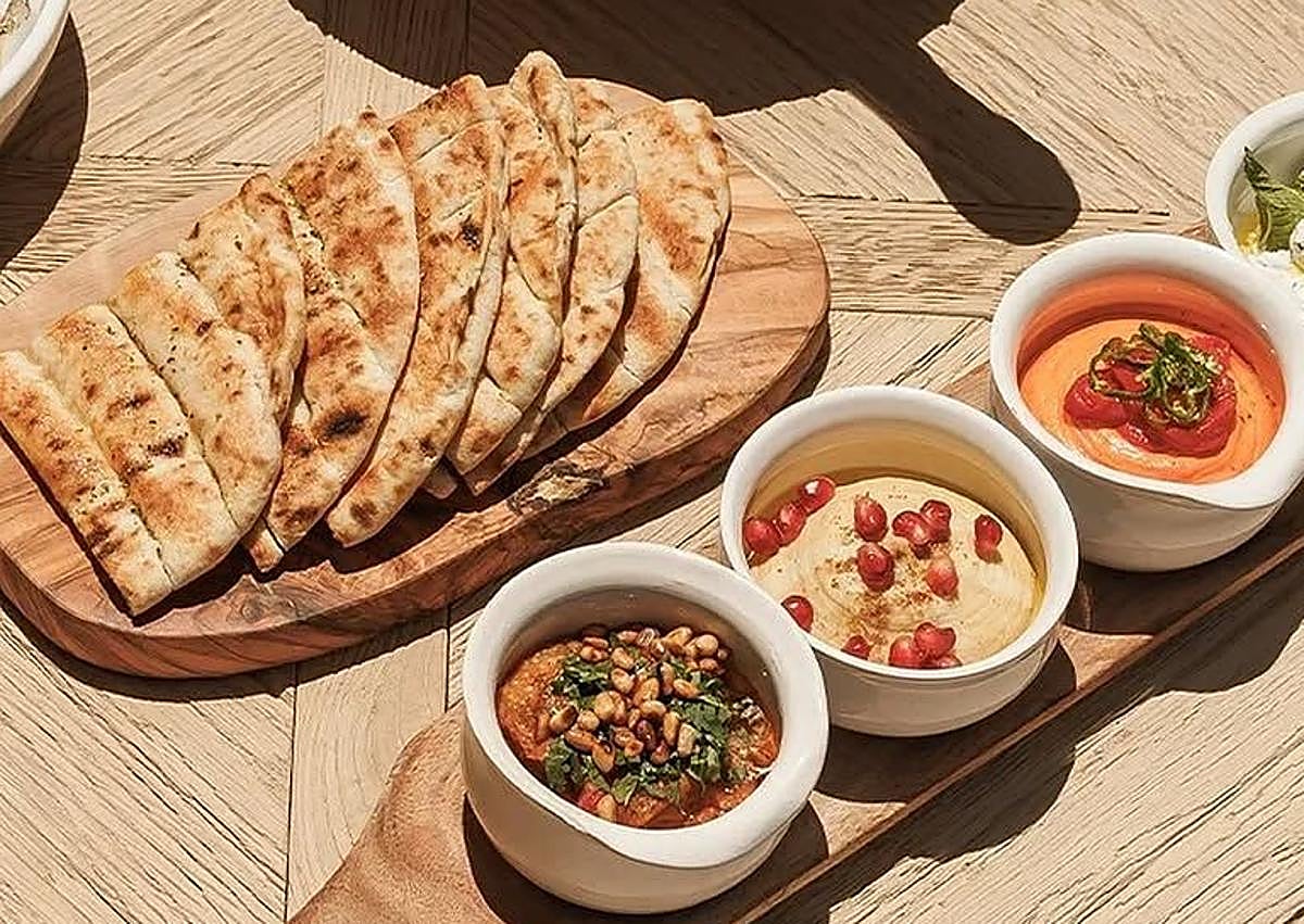 Imagen secundaria 1 - Énsalada de sandía, surtido de entrantes y helado griego. 