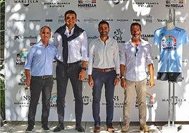 El CEO de Sierra Blanca Estates, Carlos Rodríguez, junto al concejal de Deportes, Lisandro Vieytes, y el director de la prueba, Álvaro Lucena, han presentado la carrera.