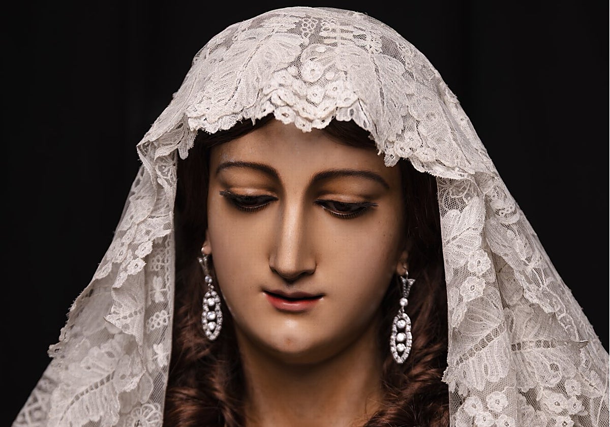 La Cofradía del Rocío celebra el 10.º aniversario de la coronación canónica de su Virgen.