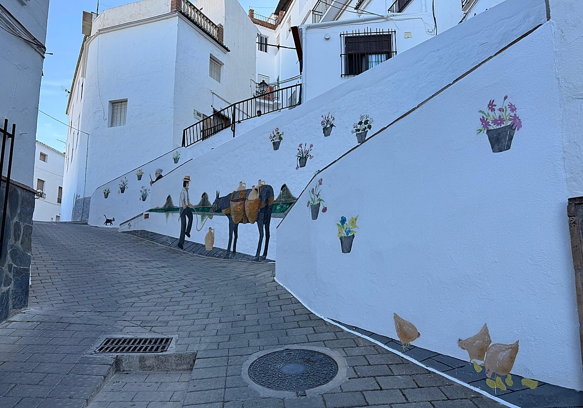 Una de las intervenciones artísticas realizadas en los muros del pueblo durante el festival.