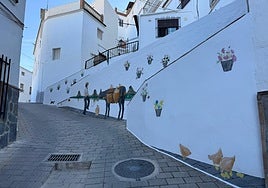 Una de las intervenciones artísticas realizadas en los muros del pueblo durante el festival.