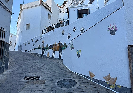 Una de las intervenciones artísticas realizadas en los muros del pueblo durante el festival.